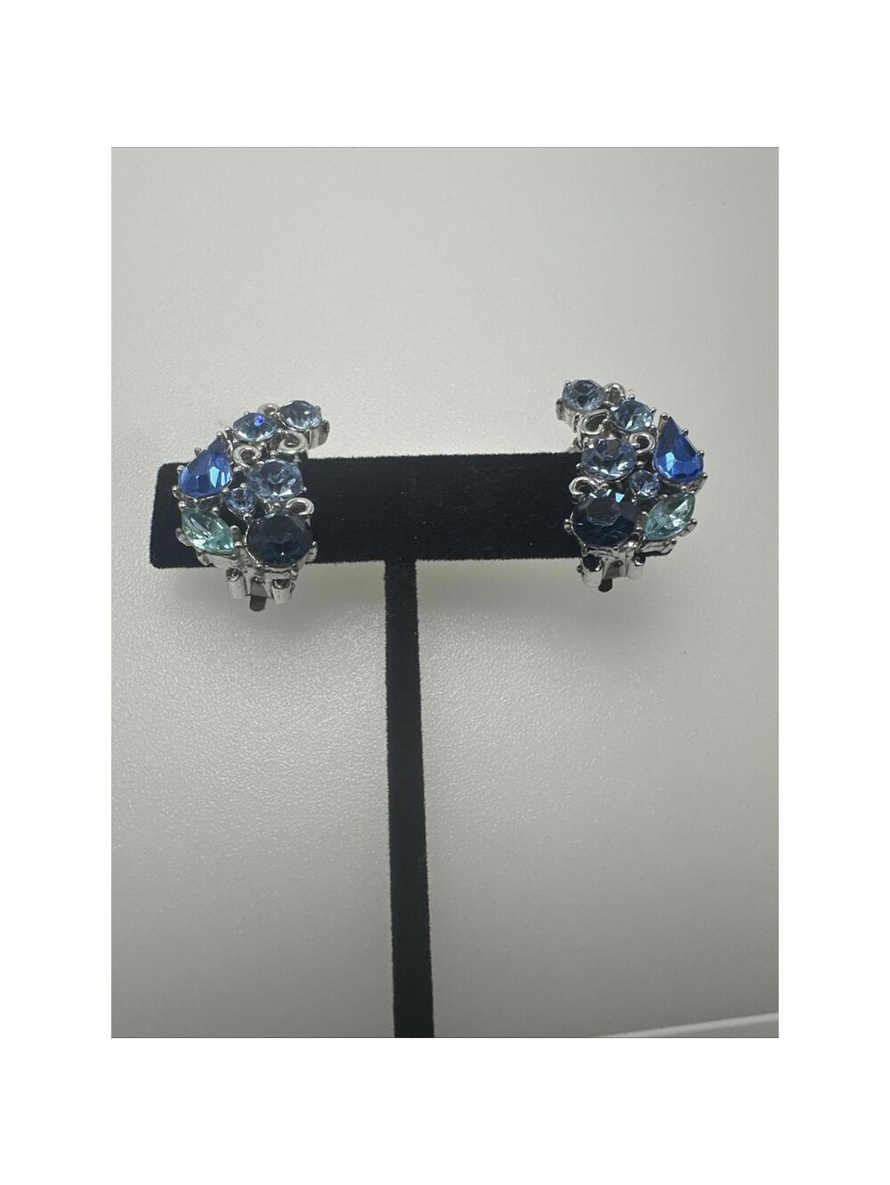 Vintage Lisner Shades Of Blue Earrings Clip On Beautiful!